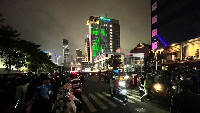 Teknologi Digital dan Identitas Kaum Urban