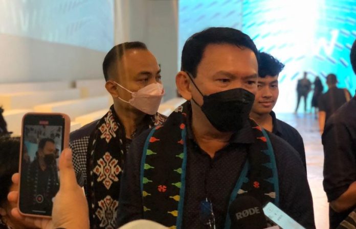 hadir-di-jfw-2023-ahok-akui-desain-tenun-ntt-sudah-alami-kemajuan-5IVR5RLz88