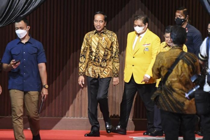 zzpresiden-joko-widodo-ketiga-kanan-didampingi-ketua-umum-partai_221022090959-770