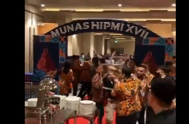 Munas HIPMI XVII Berakhir Baku Hantam, Piring Gelas Pecah, Kursi Ikut Melayang