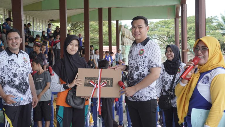 Hari Guru Nasional, Bupati Kapuas Hulu: Bersatu Pulihkan Pendidikan