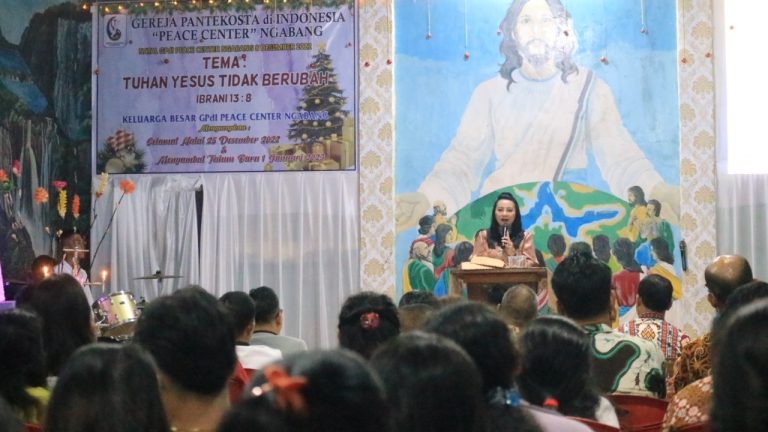 Karolin Ingatkan Masyarakat Rawat Kekompakan saat Natal Bersama GPdI Peace Center