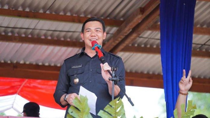 Bupati-Kapuas-Hulu-Fransiskus-Diaan-24tsdcbbr