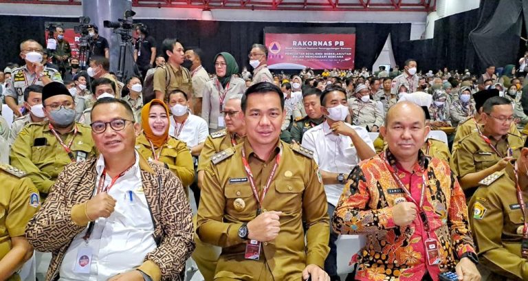 Bupati Kapuas Hulu Hadiri Undangan Jokowi Bahas Penanggulangan Bencana