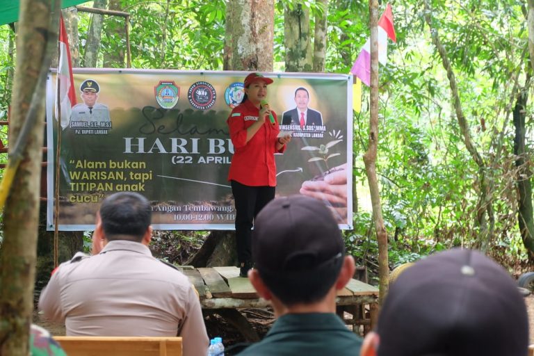 Karolin Ajak Masyarakat Rawat Alam Melalui Gerakan Peduli Sampah