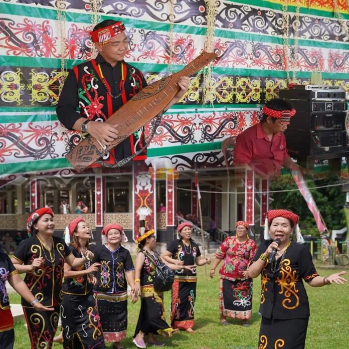 b75c0c2c-3ad9-4744-8166-6675d3d8bdb0