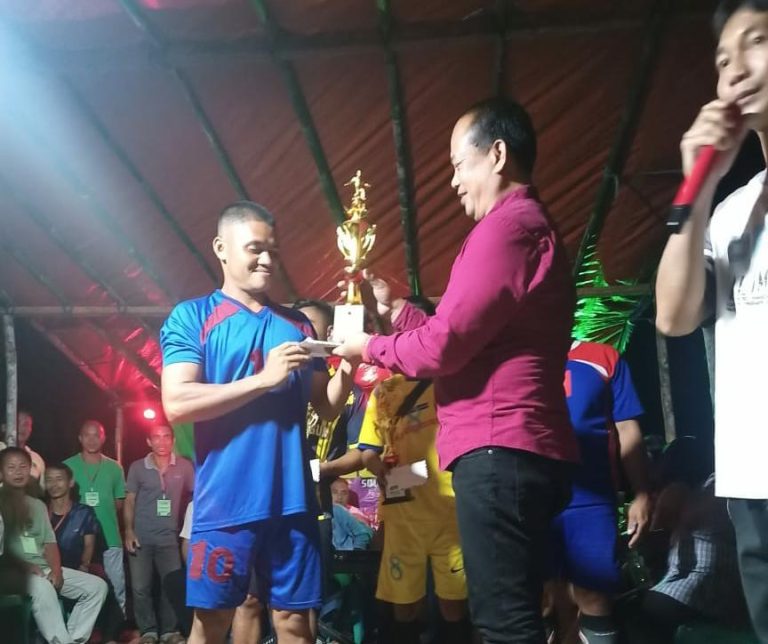 Tutup Turnamen Bola Gawai Cup, Ketua DPRD Sanggau Ajak Para Pemuda Lestarikan Adat Dayak