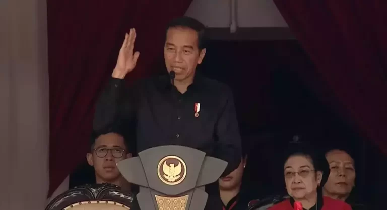 Jokowi 2 Kali Sebut Ganjar Capres PDIP di Acara Puncak Bulan Bung Karno