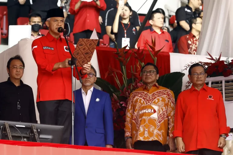 Momen Ganjar Pranowo Bacakan Dedication of Life Soekarno, Ikuti Jejak Jokowi 10 Tahun Lalu