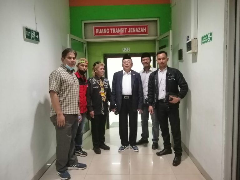 Kunjungi Korban Pembunuhan Warga Landak di Jakarta, Cornelis Minta Panglima TNI Tindak Tegas Pelaku Penusukan