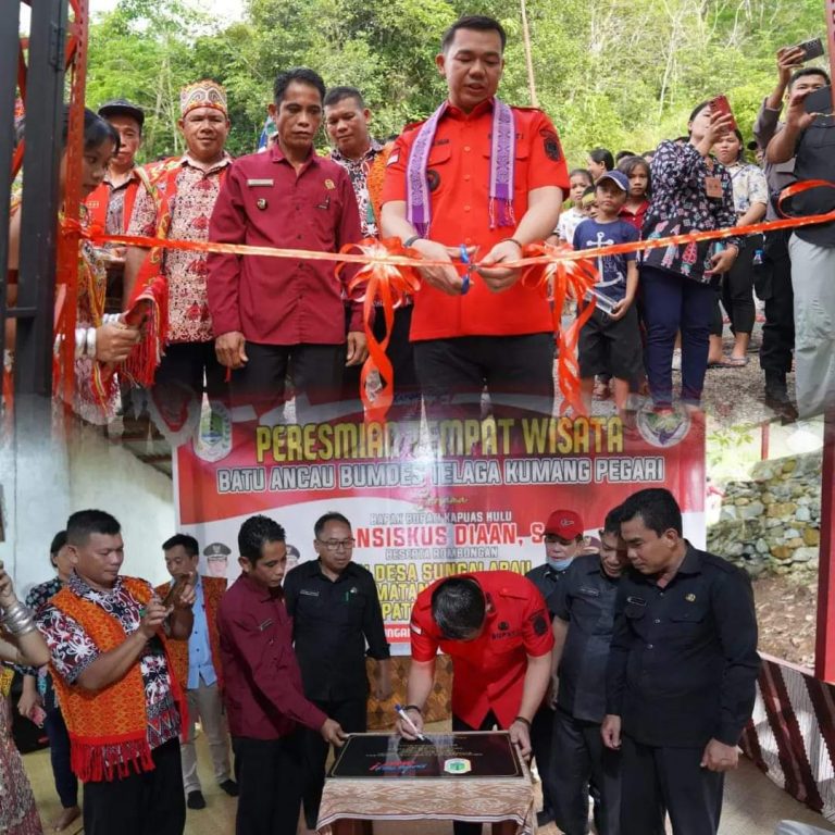 Bupati Kapuas Hulu Fransiskus Diaan Resmikan Wisata Batu Ancau Kecamatan Batang Lupar