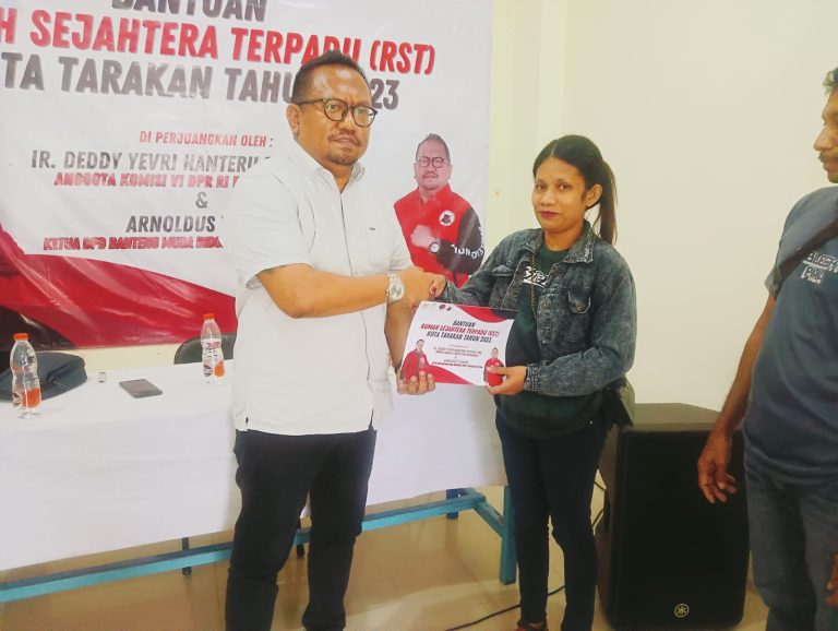 Arnoldus Gomez Salurkan Bansos RST kepada 24 KPM di Kaltara