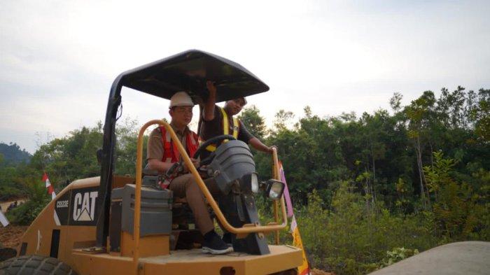 Bupati Kapuas Hulu Fransiskus Diaan Pembangunan Jalan Mandai Ke Embaloh dan Nanga Kantuk Hingga Sungai Antu Sudah Ada