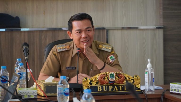 Mengalami keuntungan, Perumda Tirta Uncak Kapuas Mendapatkan Apresiasi Dari Bupati Kapuas Hulu