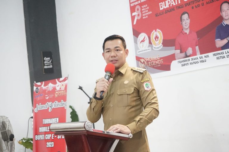 Bupati Kapuas Hulu Fransiskus Diaan membuka Turnamen Mobile Legends Tahun 2023
