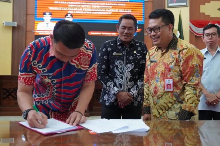 Bupati Kapuas Hulu Fransiskus Diaan Dan 17 Mitra Sepakat Wujudkan Pembangunan Berkelanjutan