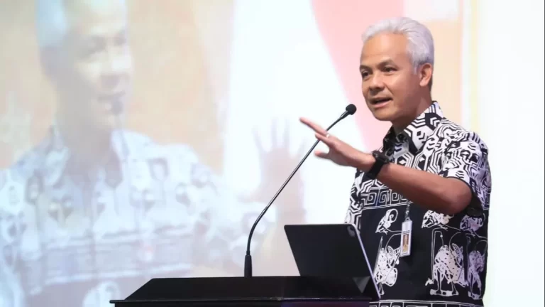 Ganjar Pranowo: Menyelesaikan Problem Kemiskinan Terbaik Adalah Dengan Pendidikan