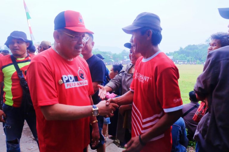 Tutup Menjalin Open Cup, Cornelis  Kenalkan Ganjar Pranowo sebagai Calon Presiden 2024 PDIP
