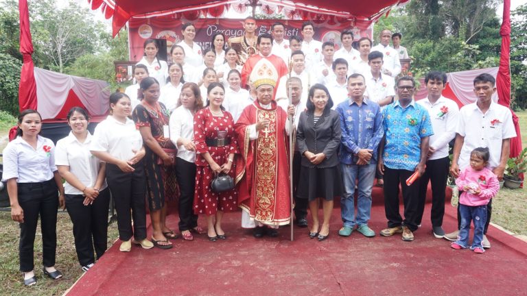 Uskup Agung Pontianak Apresiasi Pembangunan Manusia dan Keagamaan Landak Saat Bupati Karolin