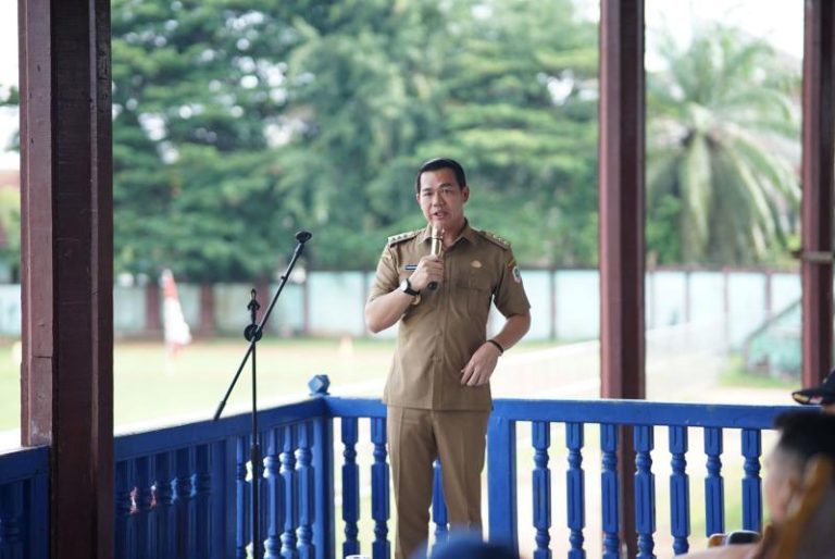 Bupati Kapuas Hulu Membuka Open Turnamen Sepak Bola Kapuas Hulu Hebat Season 1 Tahun 2023