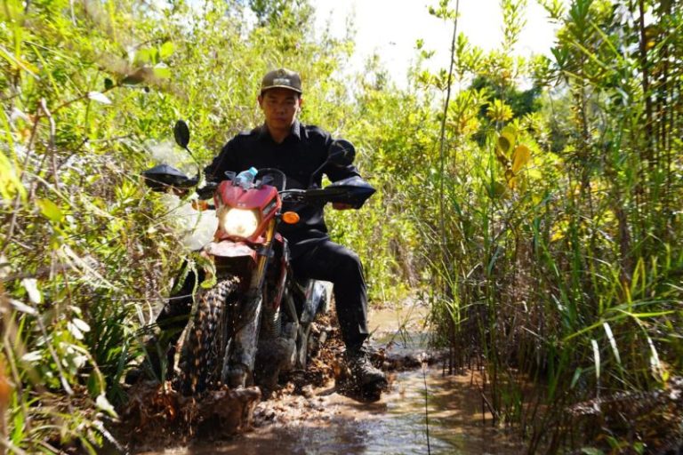 Bupati Kapuas Hulu Prioritaskan Pembangunan Jalan ke Desa Terisolir