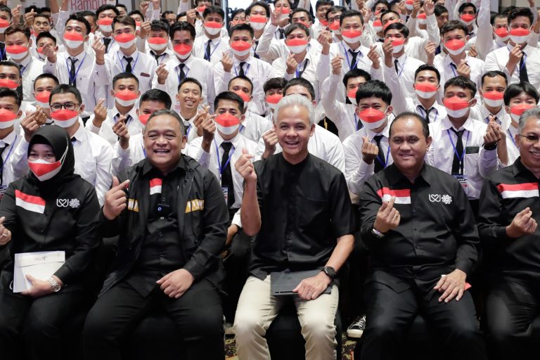 Ganjar Pranowo Apresiasi Kinerja Benny Rhamdani dalam Perlindungan Pekerja Migran