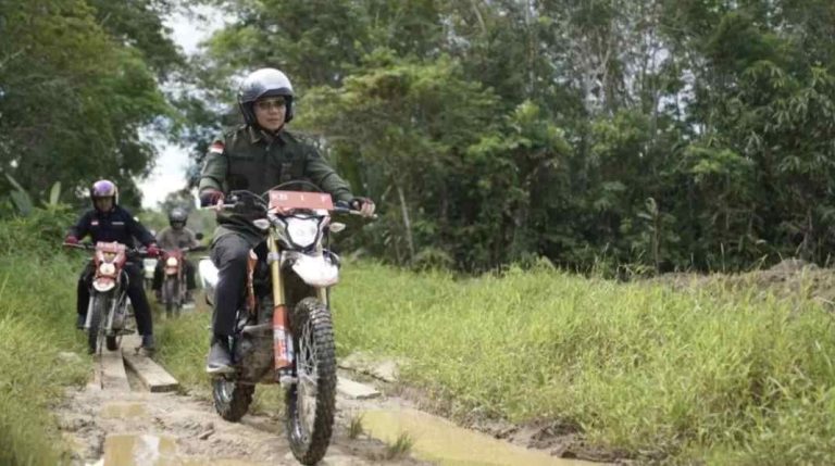 Bupati Kapuas Hulu Optimis Infrastruktur Jalan dan Jembatan Selesai Tepat Waktu