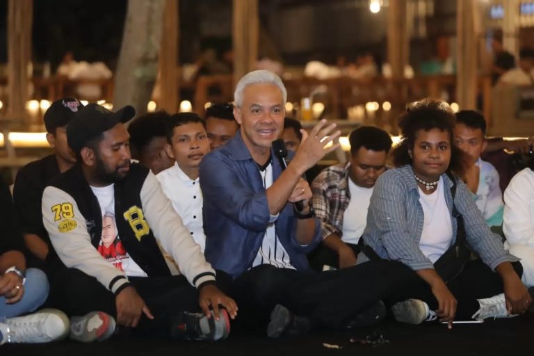 Berkunjung ke Sorong, Ganjar Janjikan Akses Kerja hingga Pendidikan Mudah