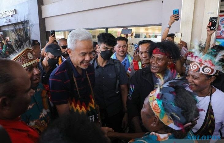 Ganjar Pranowo Sambangi Papua, Disambut Tarian dan Para Tokoh Adat