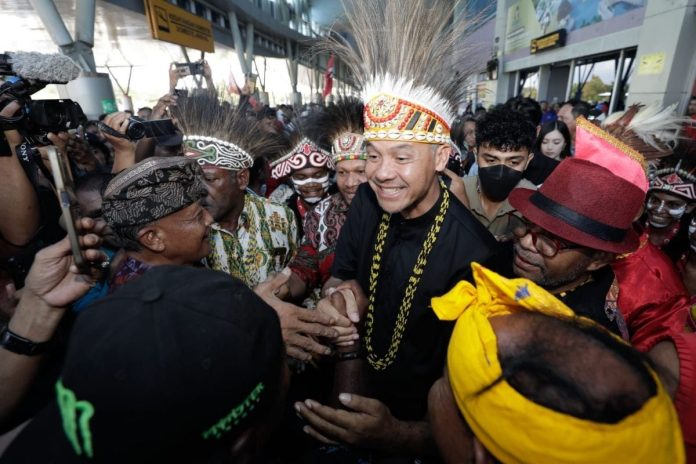 ganjar-pranowo-ketika-tiba-di-sorong-dan-mendapat-sambutan-m-gm7o