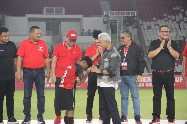 Final Piala Soekarno Liga Kampung U-17 di Stadion Gelora Bung Karno, Jakarta, Jumat Malam.