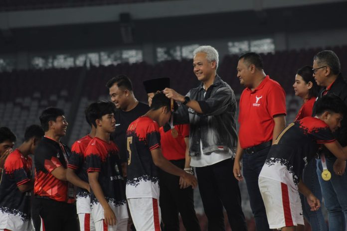 pecahkan-rekor-muri-mendribel-10-ribu-bola-pdi-perjuangan-ingin-buat-gerakan-sepak-bola-bagi-anak-muda-nRxcyuP5r6