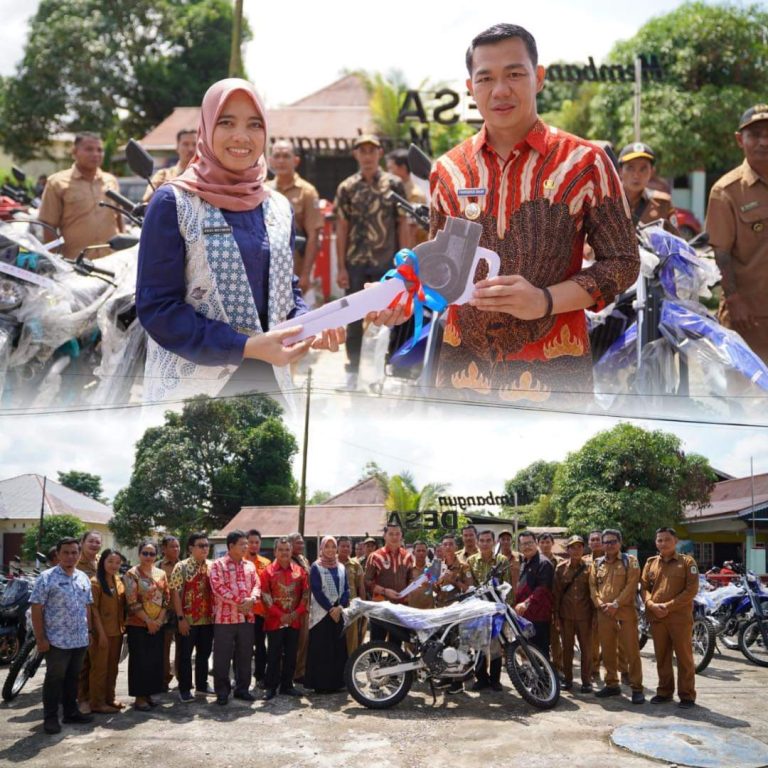 Bupati Kapuas Hulu Serahkan Bantuan Motor dari Gubernur Kalbar Kepada 26 Desa