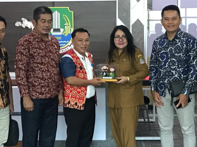 Welbertus Pertajam Raperda KLA dan Penyertaan Modal Perumda Tirta Senentang Bersama Pemkot Bekasi
