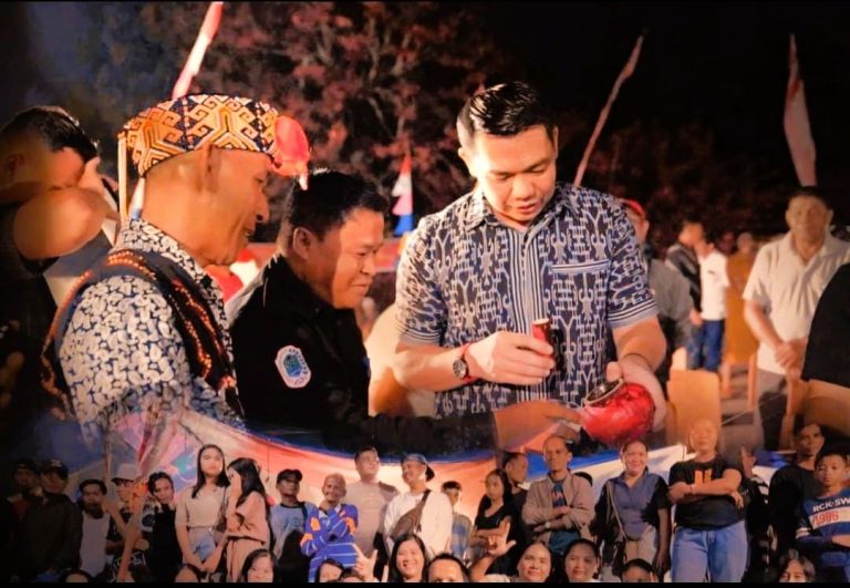 Bupati Kapuas Hulu, Fransiskus Diaan Hadiri Gawai Dayak di Desa Gurung Kecamatan Seberuang