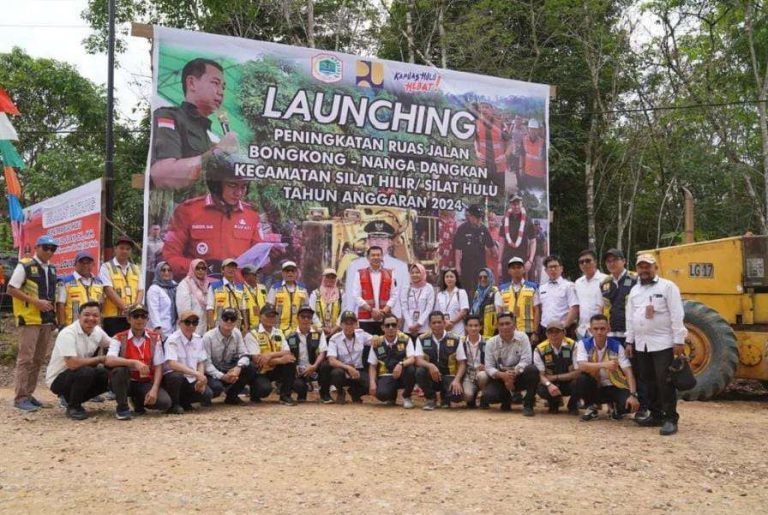 Bupati Kapuas Hulu Launching Peningkatan Ruas Jalan Bongkong-Nanga Dangkan