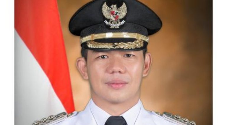 Bupati Kapuas Hulu Raih Penghargaan Lecana Bakti Desa Pertama dari Kemendesa PDTT RI