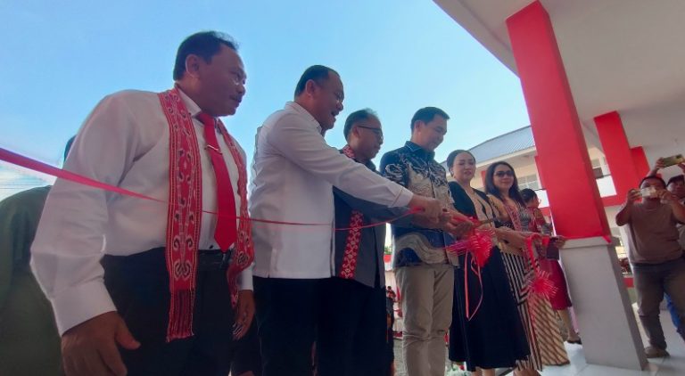 Fransiskus Diaan Realisasikan Pembangunan 30 Sekolah di Kapuas Hulu