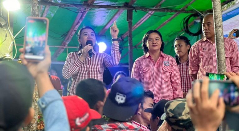 Tutup Turnamen Roah Cup Agak Hilir, Karolin Minta Dukungan di Pilkada 2024