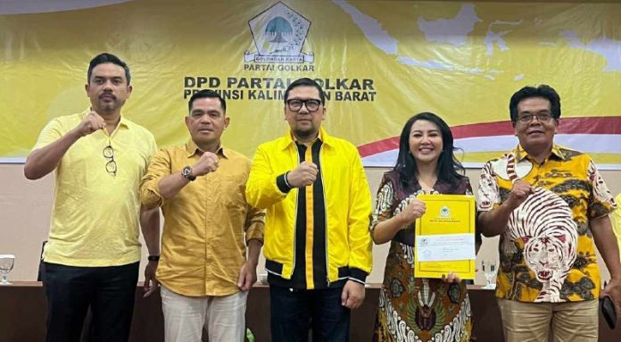 Karolin-Erani terima rekomendasi dari DPD Partai Golkar Kalbar/ist Golkar Dukung Karolin-Erani, Pilkada Landak 2024 Dipastikan Lawan Kotak Kosong