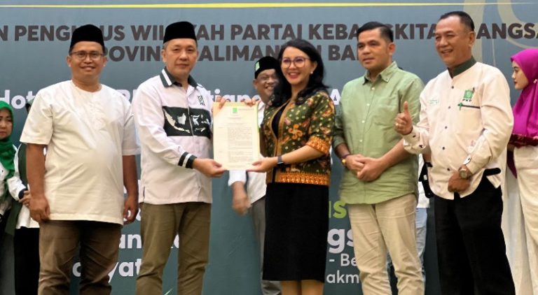 Pasangan Karolin-Erani Terima SK B1 KWK dari PKB untuk Pilkada Landak