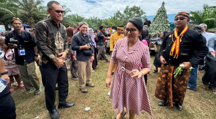 karolin adat jawa Hadiri Festival Budaya Grebek Suro, Karolin Apresiasi Keharmonisan Antar Suku Bangsa