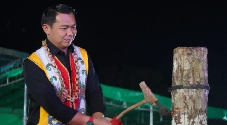 Bupati Fransiskus Diaan Dorong Masyarakat Lestarikan Budaya Dayak
