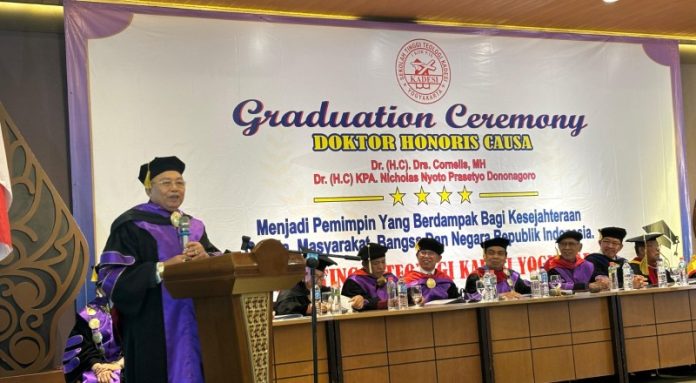 Cornelis Dianugerahi Gelar Doktor Honoris Causa dari STT Kadesi Yogyakarta