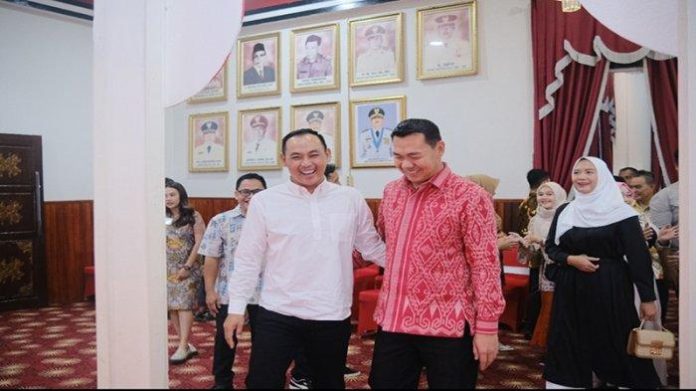 Wakil-Bupati-Kapuas-Hulu-Wahyudi-Hidayat-bersama-istri234