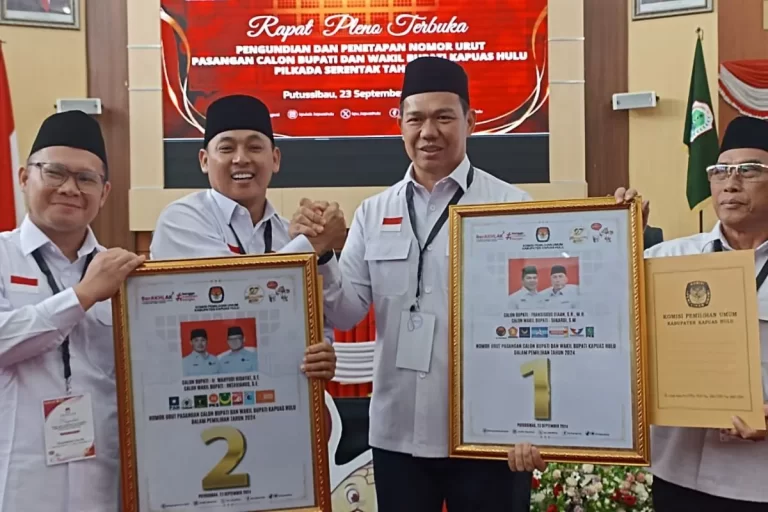 Jelang Pilkada Kapuas Hulu, Fransiskus-Wahyudi Berpelukan dan Imbau Warga Jaga Kondusifitas