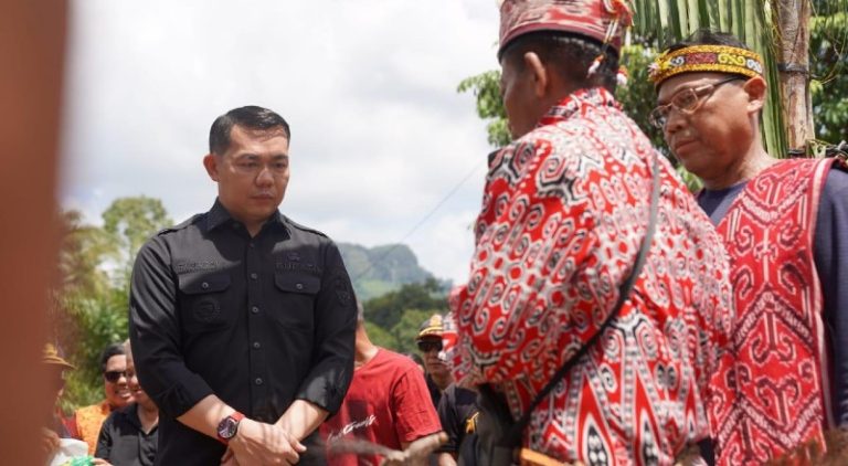 Bupati Fransiskus Diaan Apresiasi Gawai Dayak Makai Taon Dusun Pala Tengah 2025