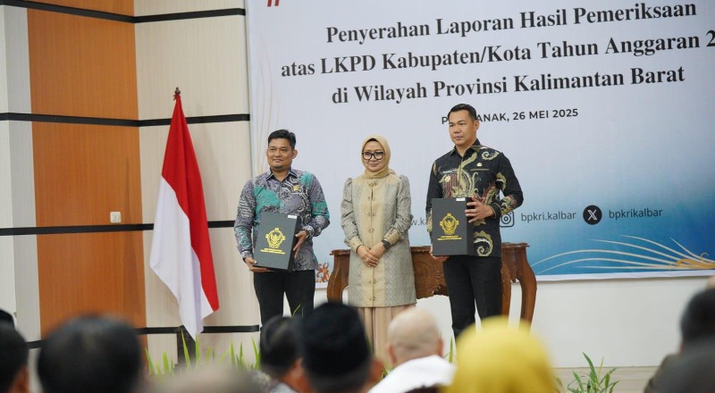 Bupati Kapuas Hulu Fransiskus Diaan menerima pendapat WTP ini diberikan oleh Badan Pemeriksa Keuangan (BPK) RI Perwakilan Provinsi Kalimantan Barat/ist