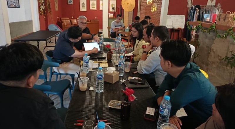 Diskusi santai Pemuda Katolik Komcab Palangka Raya dengan perwakilan Bursa Efek Indonesia (BEI) Wilayah Kalimantan Tengah (Kalteng)