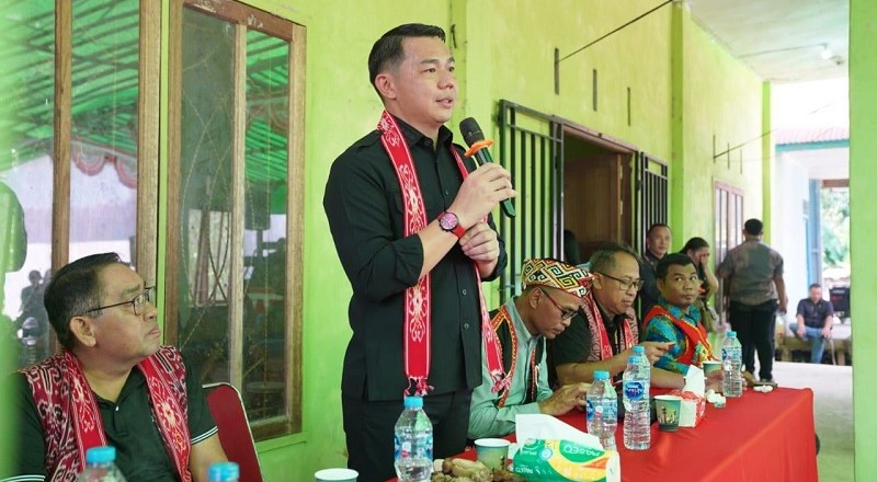 Bupati Fransiskus Diaan Dorong Pelestarian Adat dan Budaya Dayak